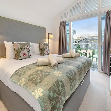 74 * Carbis Bay